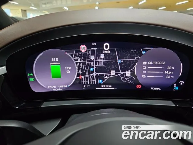 Porsche Macan Electric — Фото автомобиля 7