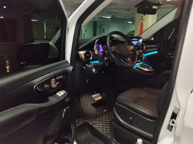 Mercedes-Benz V-Class — Фото автомобиля 12
