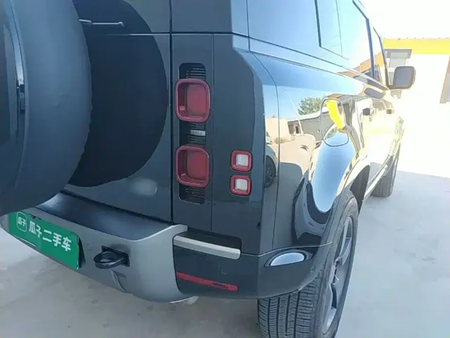 Land Rover Defender — Фото автомобиля 7
