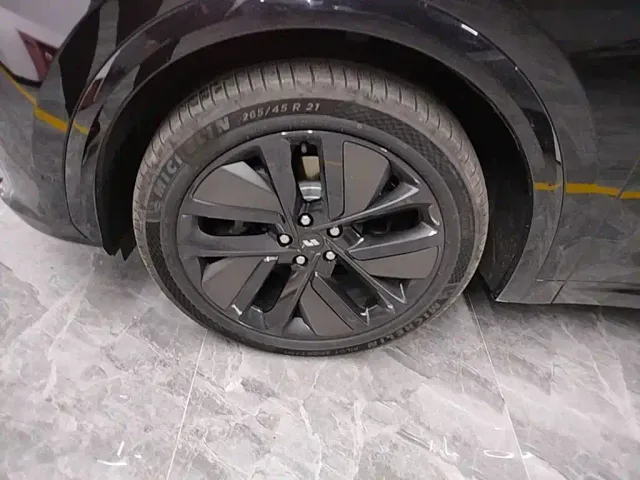 Li Auto L7 — Фото автомобиля 22