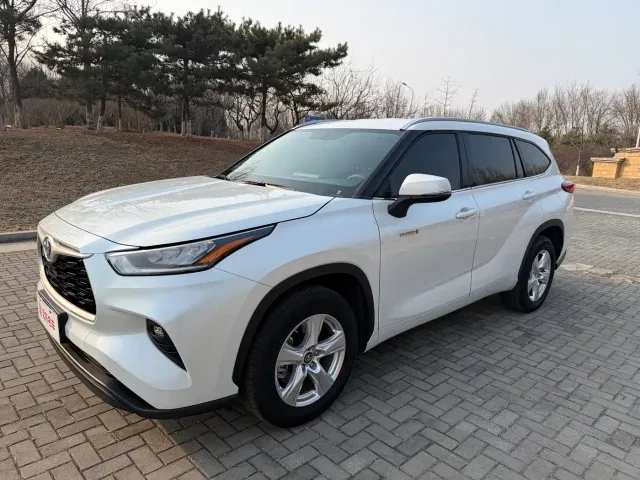 Фотография автомобиля — Toyota Highlander