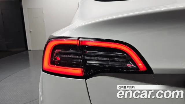 Tesla Model 3 — Фото автомобиля 19