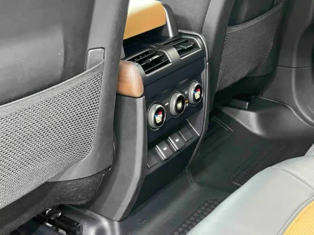 Land Rover Defender — Фото автомобиля 20