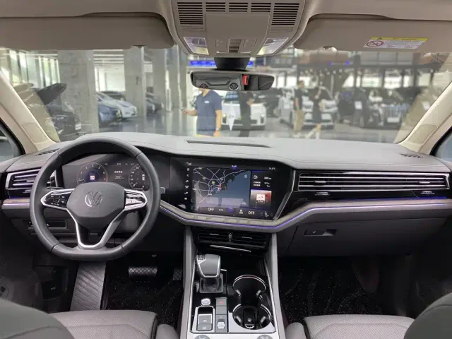Volkswagen Touareg — Фото автомобиля 15