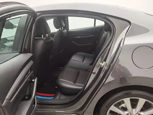 Mazda Axela — Фото автомобиля 15