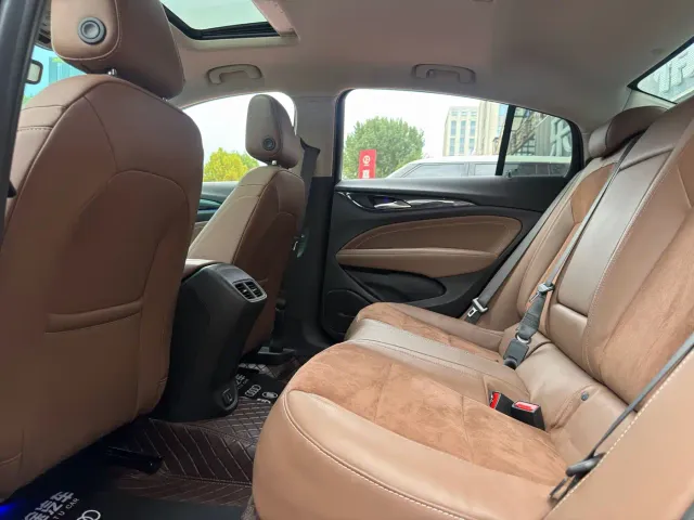 Buick Regal — Фото автомобиля 8