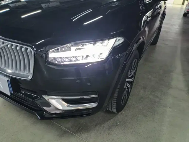Volvo XC90 — Фото автомобиля 23