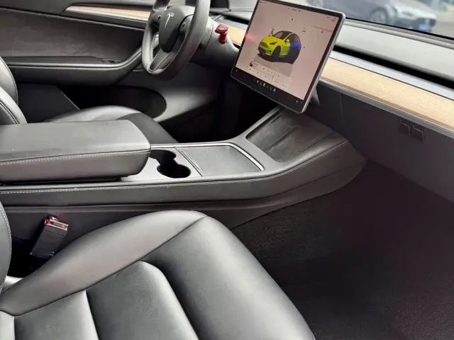 Tesla Model Y — Фото автомобиля 10