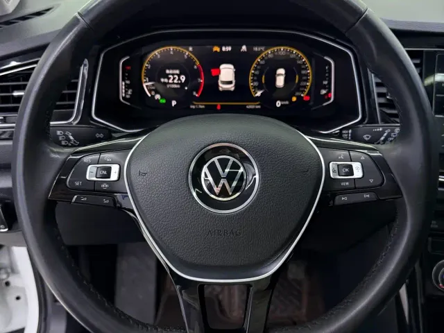 Volkswagen T-Roc — Фото автомобиля 17