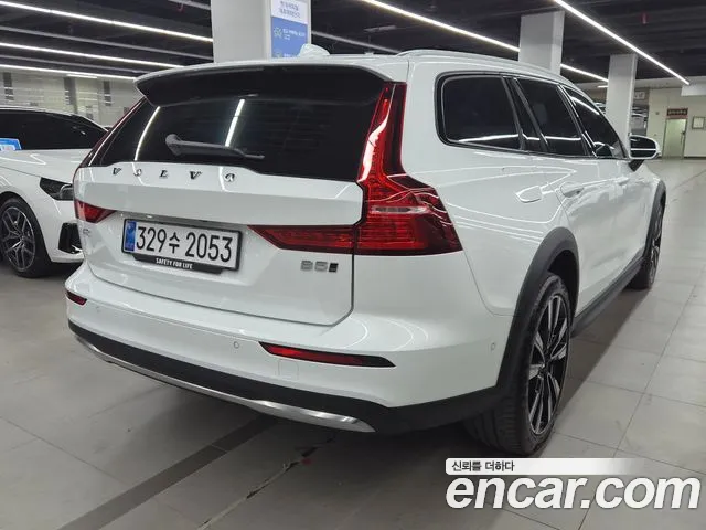 Вольво V60 V60 Cross Country 2 поколение B5 Ultimate AWD — Фото автомобиля 6