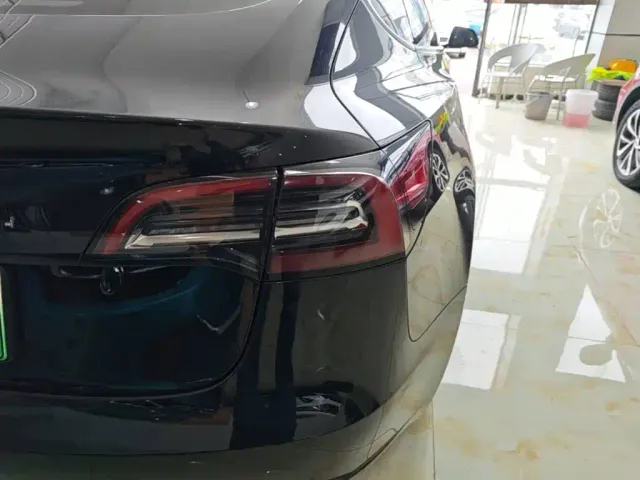Tesla Model 3 — Фото автомобиля 7