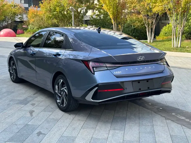 Hyundai Elantra — Фото автомобиля 10