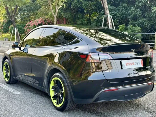 Tesla Model Y — Фото автомобиля 7