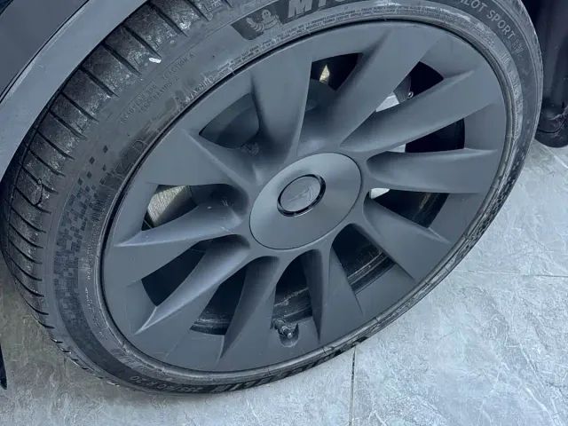 Tesla Model Y — Фото автомобиля 5