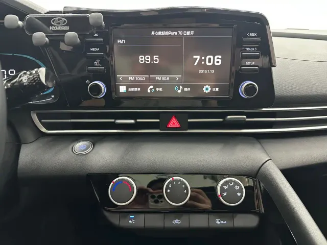 Hyundai Elantra — Фото автомобиля 12