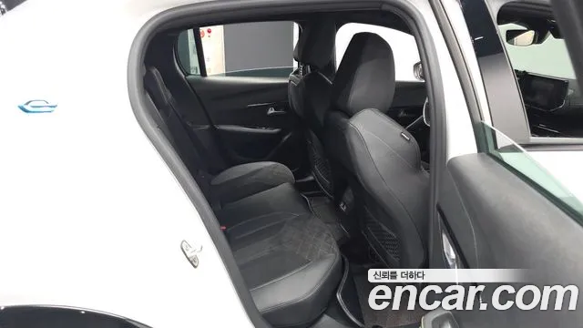 Peugeot 208 — Фото автомобиля 12