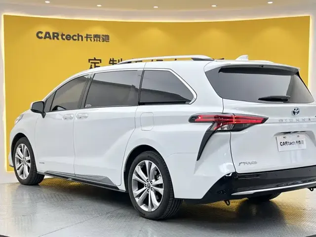 Toyota Sienna — Фото автомобиля 6