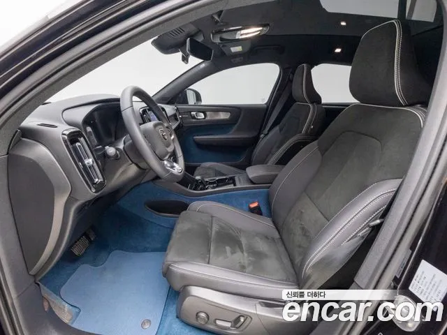 Вольво C40 — Фото автомобиля 11