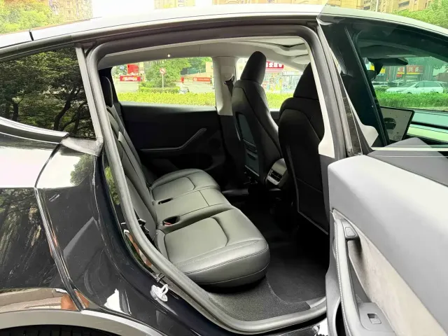 Tesla Model Y 2022 Facelift Rear-Wheel Drive Version — Фото автомобиля 12