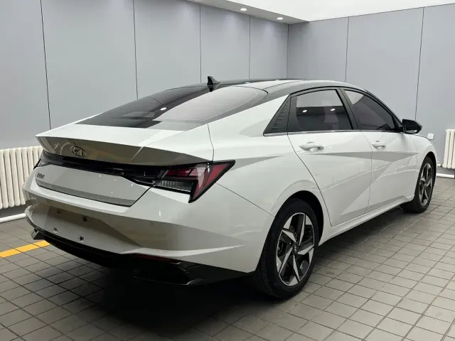 Hyundai Elantra — Фото автомобиля 6