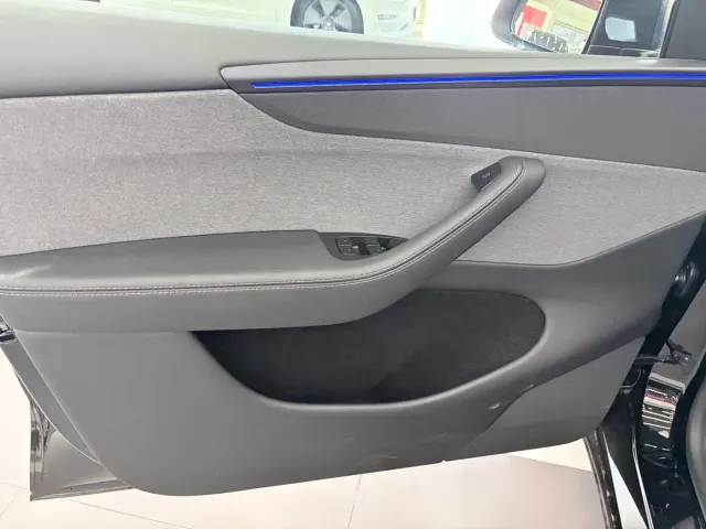 Tesla Model Y — Фото автомобиля 19