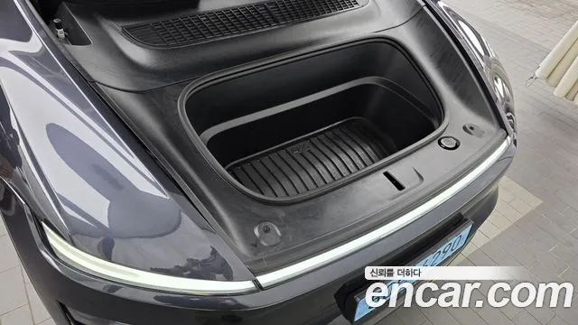 Tesla Model Y — Фото автомобиля 9