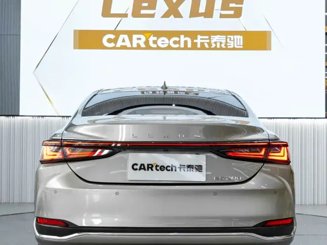 Lexus ES — Фото автомобиля 5