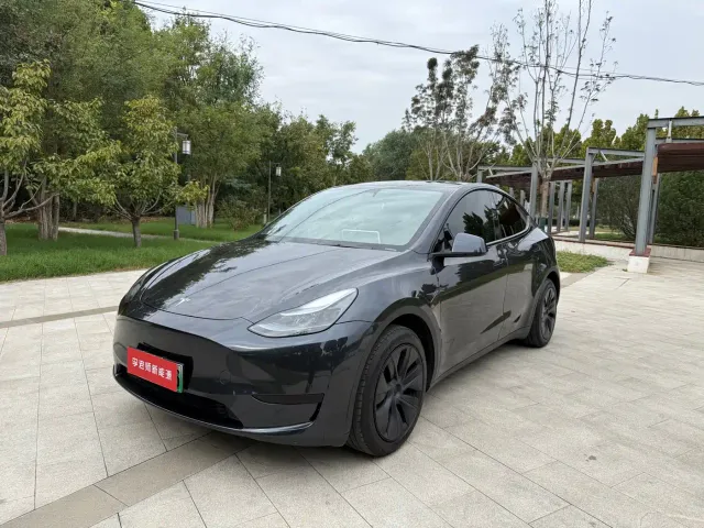 Фотография автомобиля — Tesla Model Y