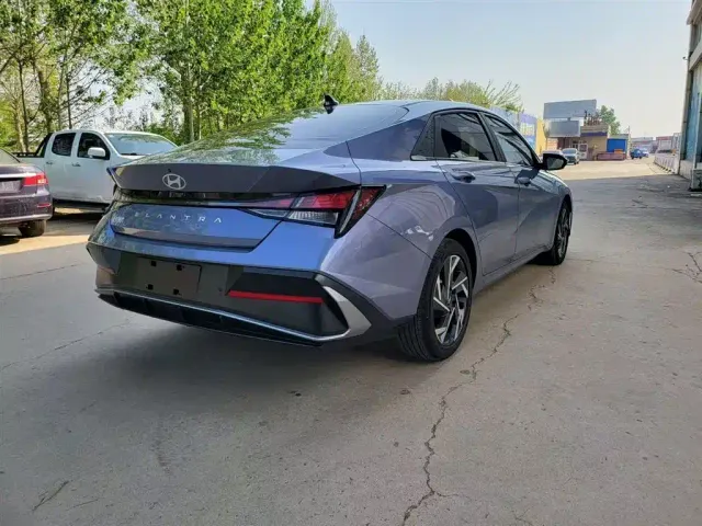Hyundai Elantra — Фото автомобиля 10