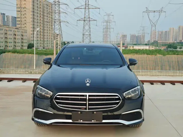 Mercedes-Benz E-Class — Фото автомобиля 2