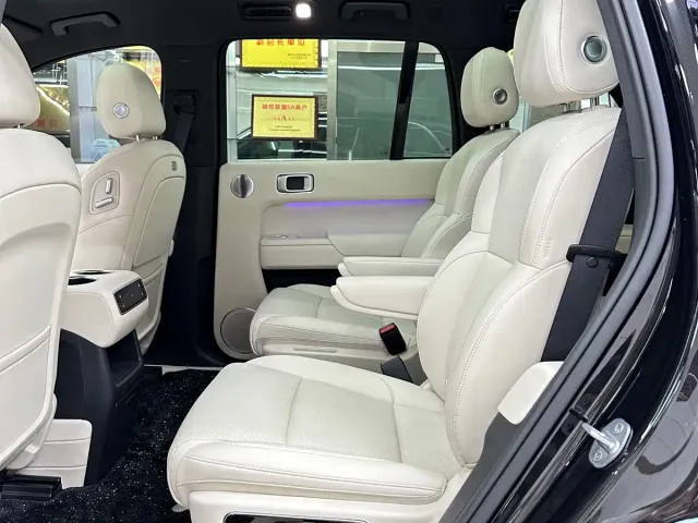 Li Auto L8 — Фото автомобиля 8