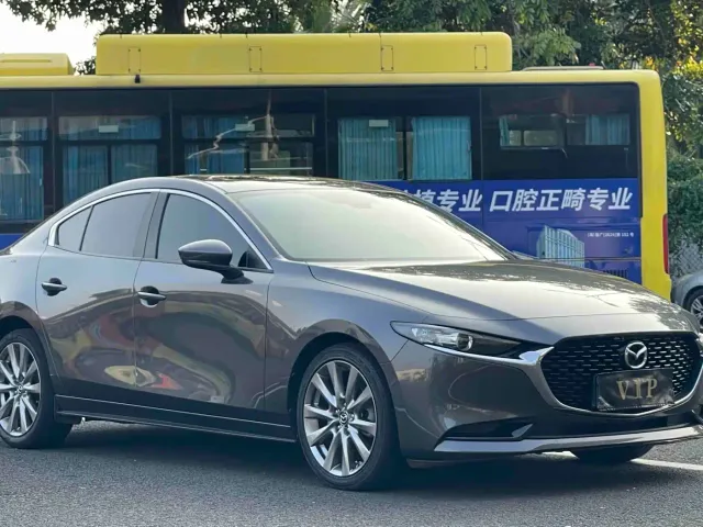 Mazda Axela — Фото автомобиля 3