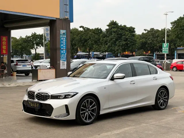 Фотография автомобиля — BMW 3 Series