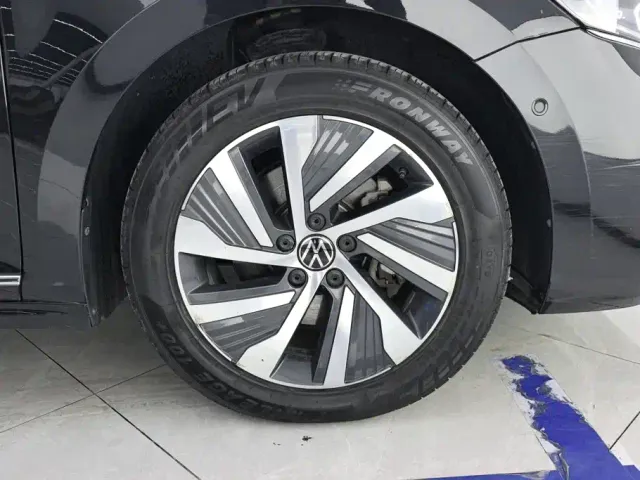 Volkswagen Passat — Фото автомобиля 6