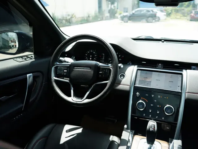 Land Rover Discovery Sport — Фото автомобиля 13