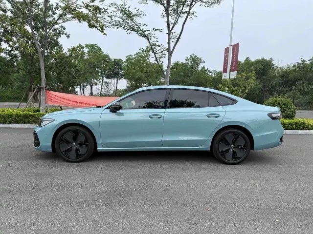Volkswagen Passat — Фото автомобиля 7
