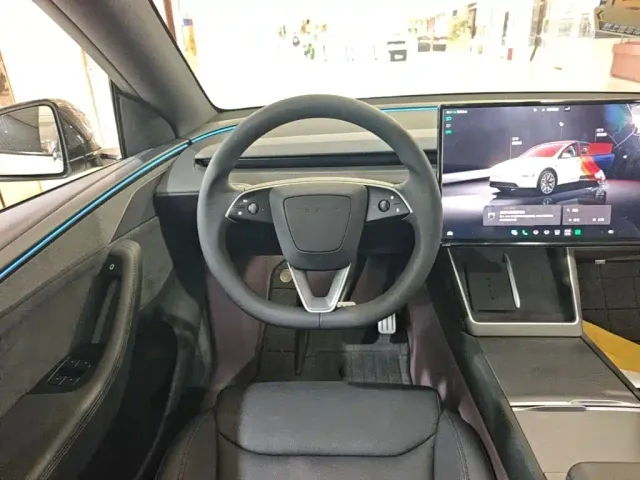 Tesla Model Y L — Фото автомобиля 10