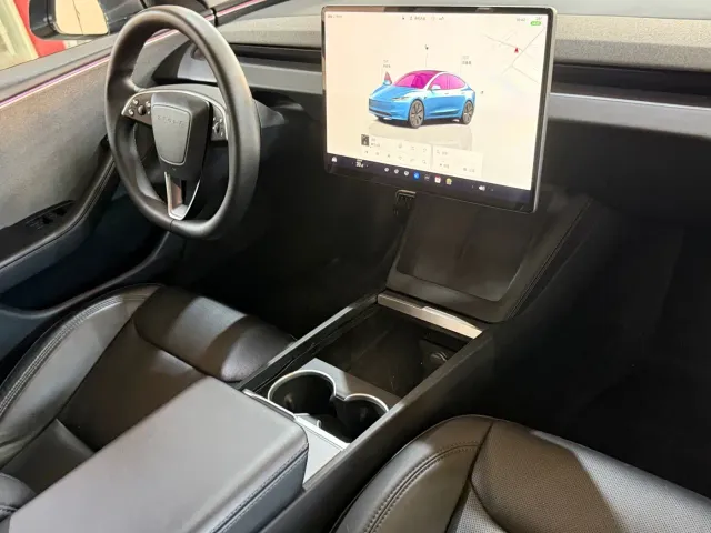 Tesla Model 3 — Фото автомобиля 9