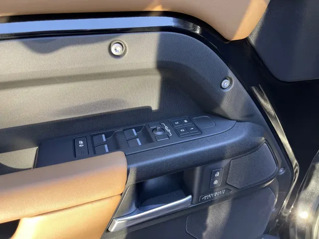 Land Rover Defender — Фото автомобиля 16