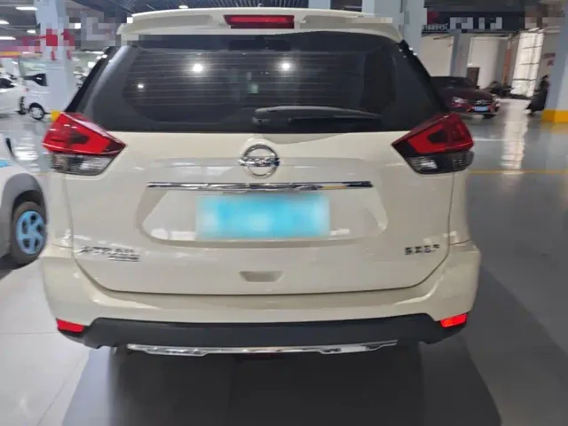 Nissan X-Trail — Фото автомобиля 5