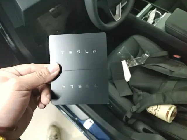 Tesla Model 3 — Фото автомобиля 8