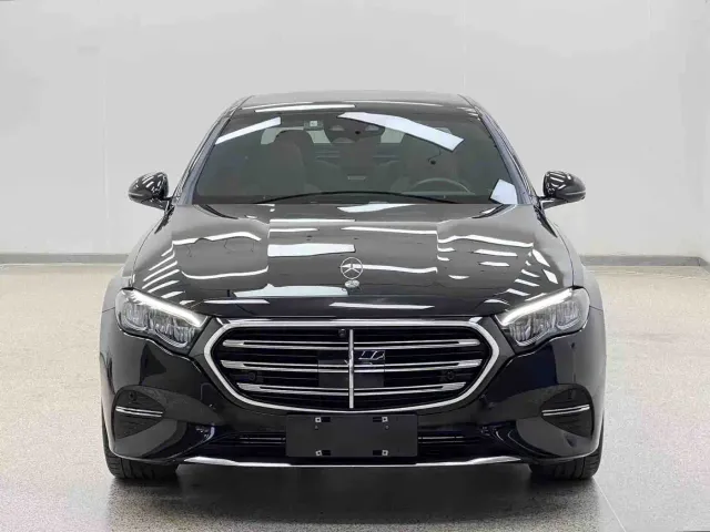Mercedes-Benz E-Class — Фото автомобиля 2