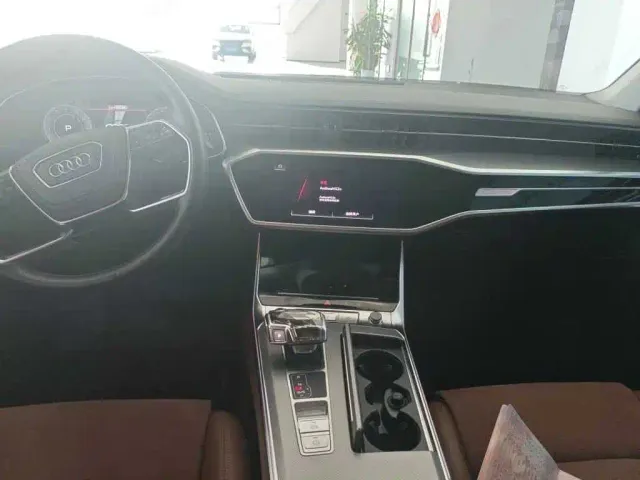Audi A7L — Фото автомобиля 3