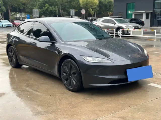 Tesla Model 3 — Фото автомобиля 2