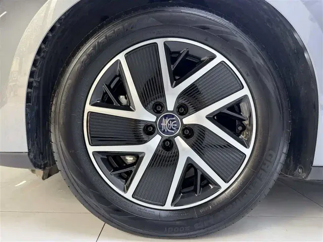 BYD Qin L — Фото автомобиля 13
