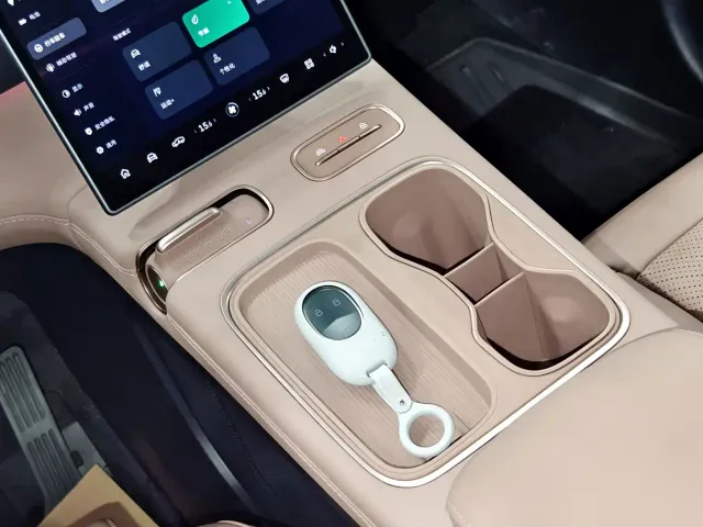 Nio EC6 — Фото автомобиля 11