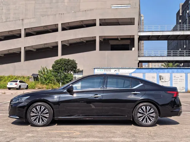 Nissan Teana — Фото автомобиля 3