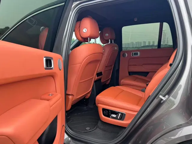 Li Auto L8 — Фото автомобиля 8