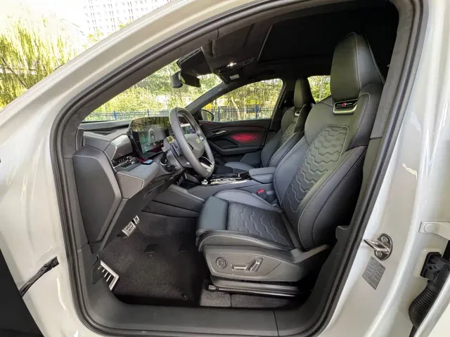 Audi Q6L e-tron — Фото автомобиля 14