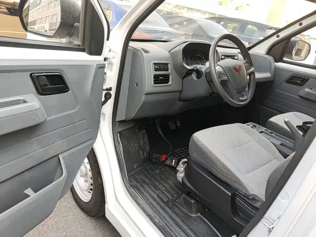 Wuling Yangguang — Фото автомобиля 15